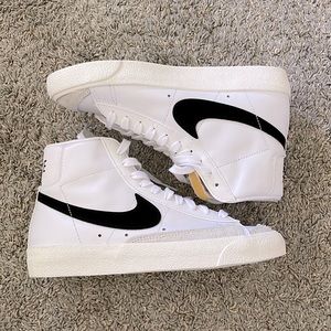 Womens Blazer Mid ‘77